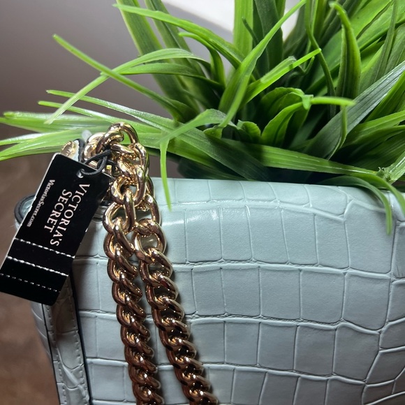 Elegant Mint Green Chain Shoulder Bag - Picture 3 of 8